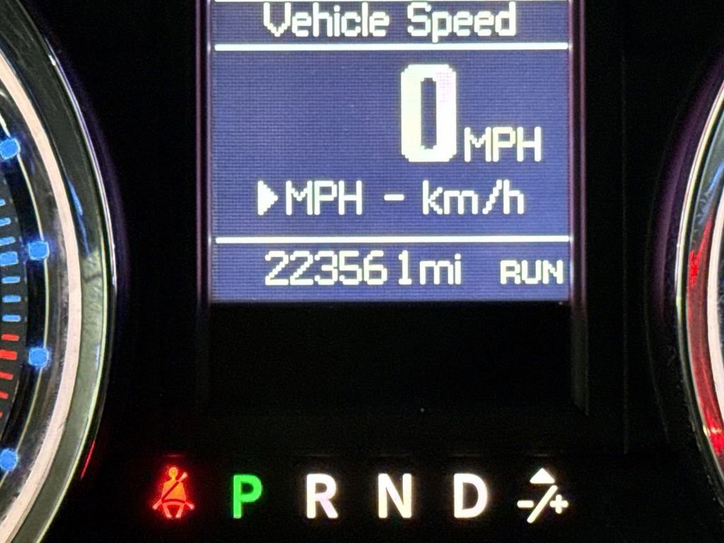 Used 2015 Chrysler Town & Country Touring image 13