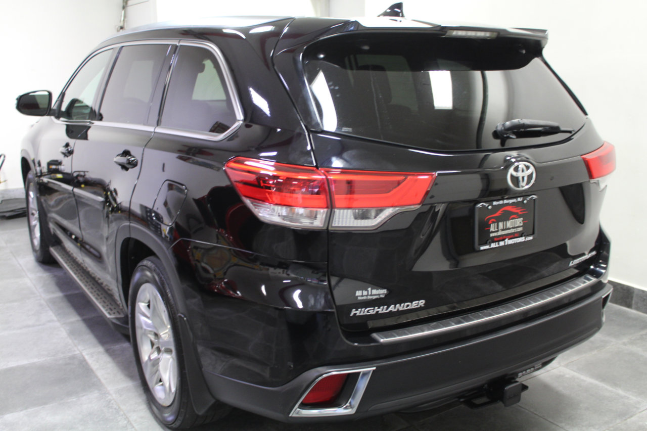 Used 2017 Toyota Highlander Limited Platinum image 4