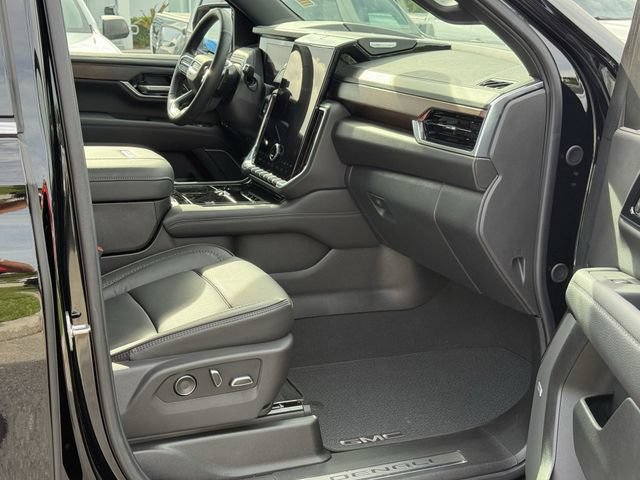 Used 2026 GMC Yukon Denali w/ Sun & Power Step Package AWD/4WD image 17
