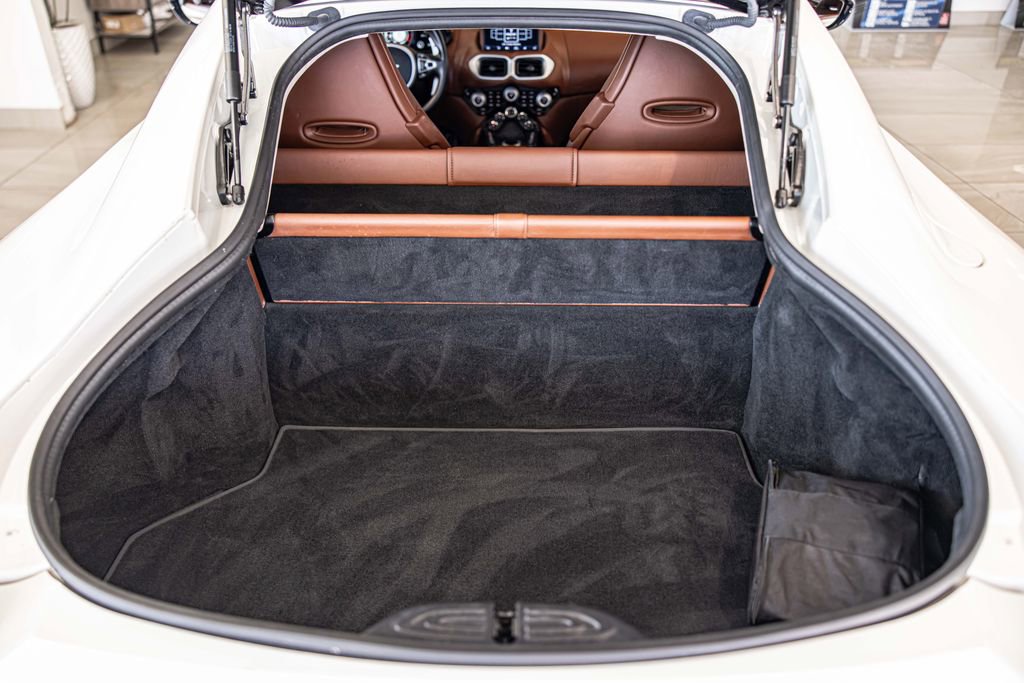 Used 2019 Aston Martin V8 Vantage Coupe image 15