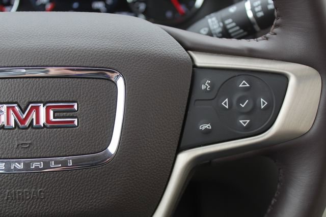 Used 2019 GMC Acadia Denali w/ Technology Package FWD image 24