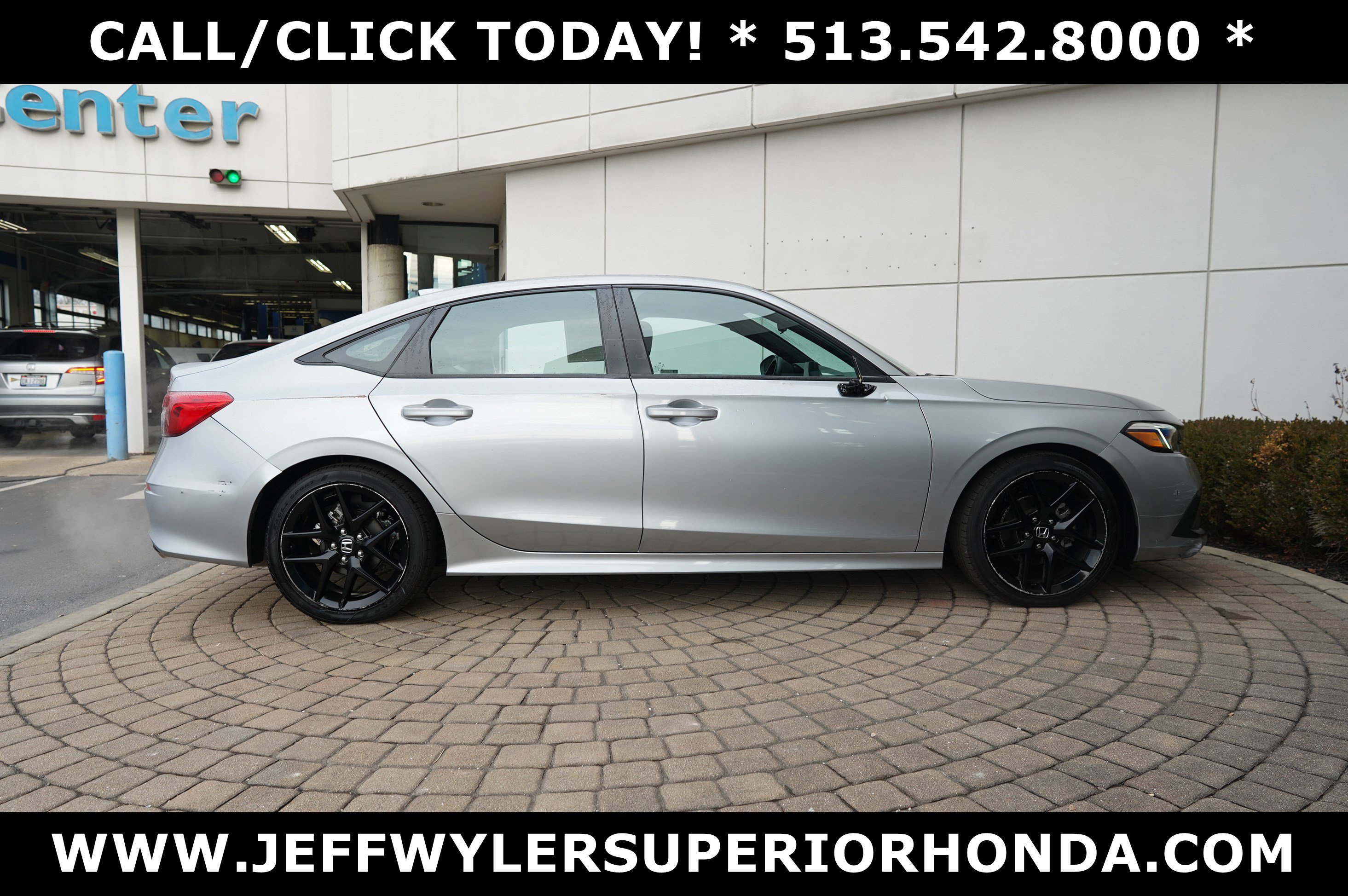 Used 2023 Honda Civic Sport image 2