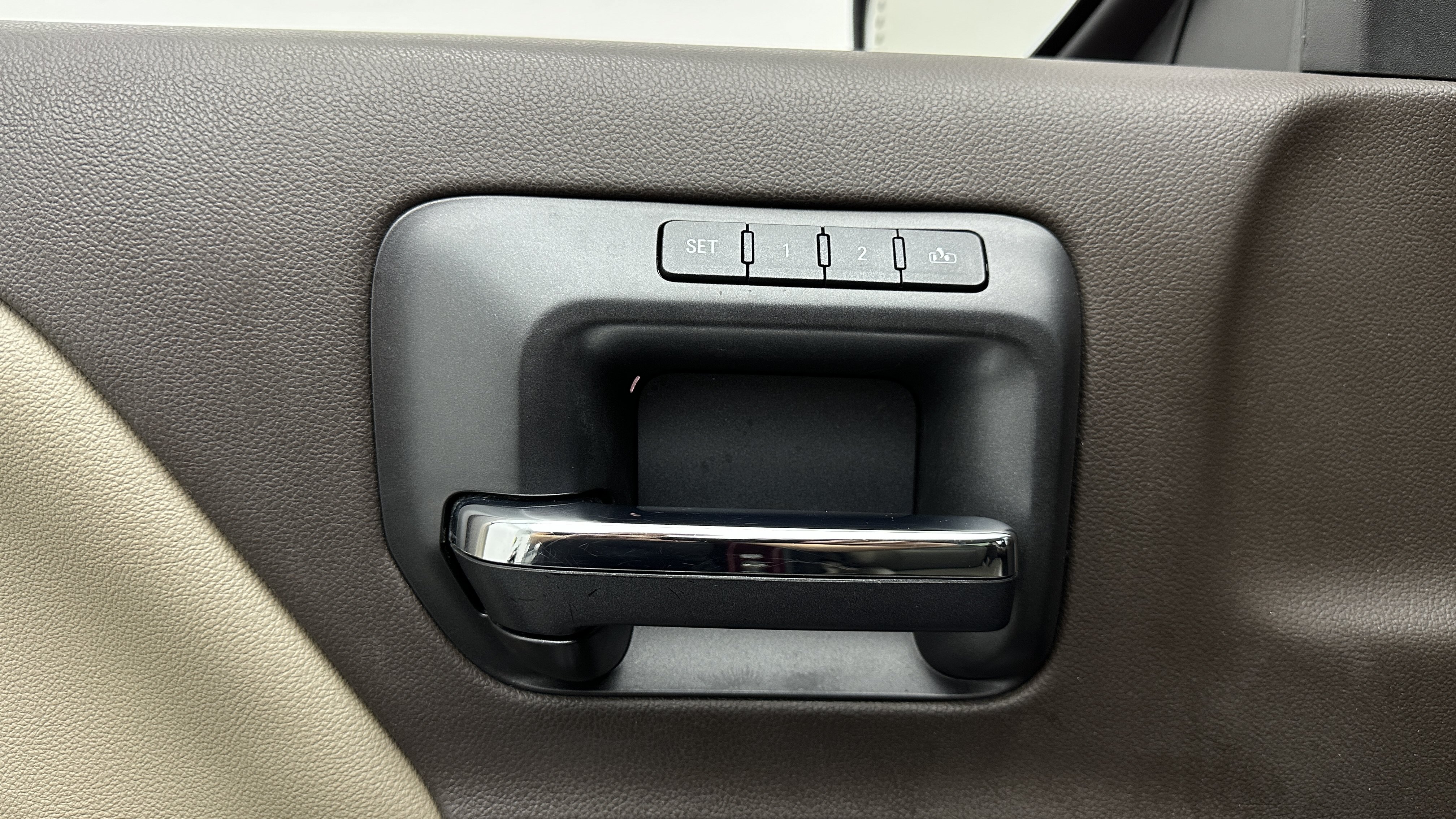 Used 2018 GMC Sierra 1500 SLT w/ SLT Premium Package RWD image 11