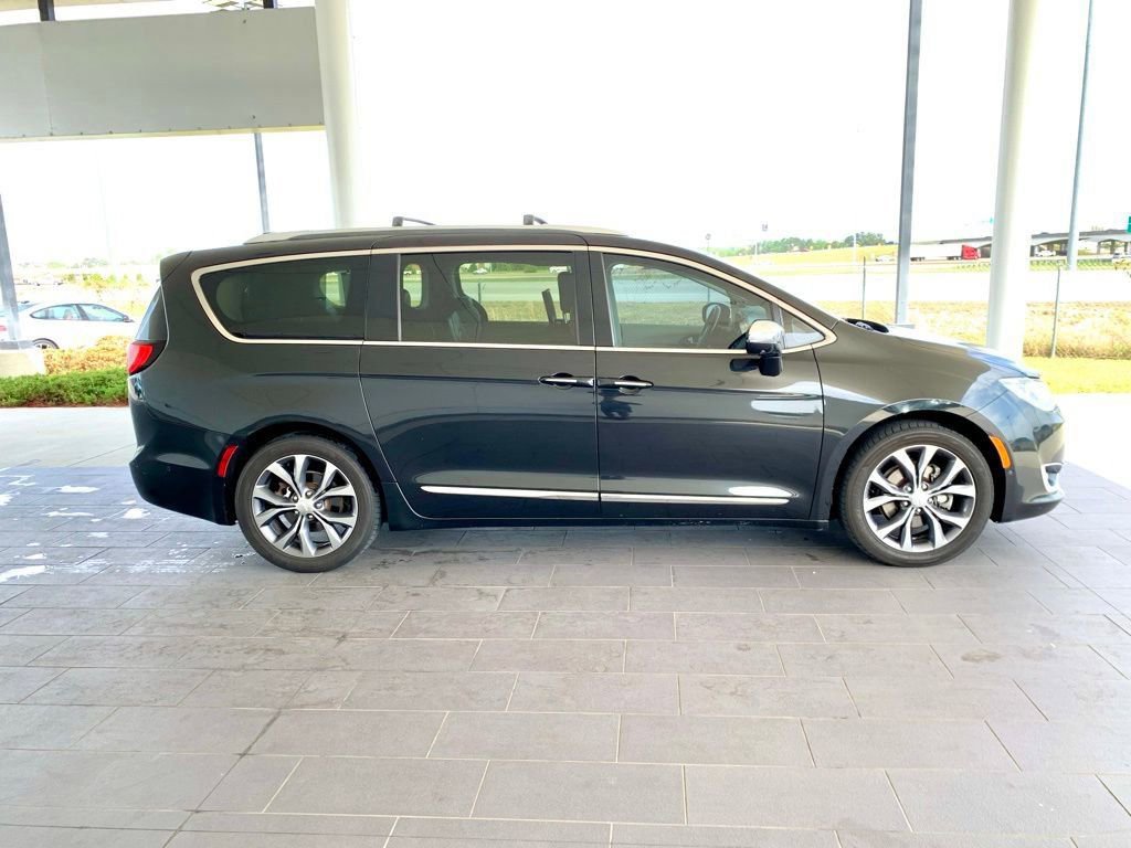 Used 2018 Chrysler Pacifica Limited w/ Tire & Wheel Group image 4
