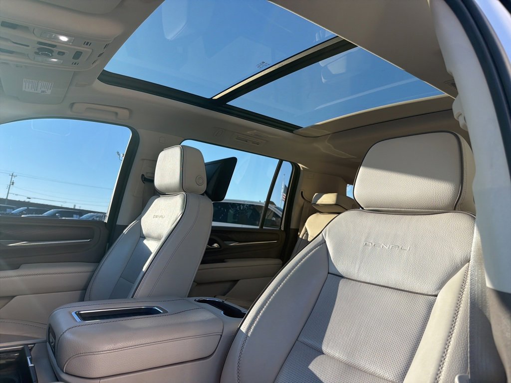 Used 2022 GMC Yukon XL Denali w/ Denali Ultimate Package image 10