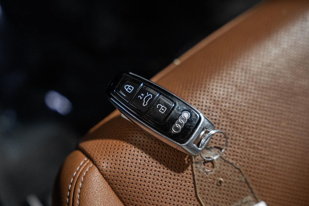 Used 2024 Audi Q8 e-tron Premium Plus image 44