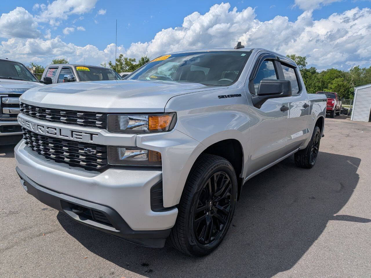 Used 2019 Chevrolet Silverado 1500 Custom w/ Custom Value Package AWD/4WD image 3