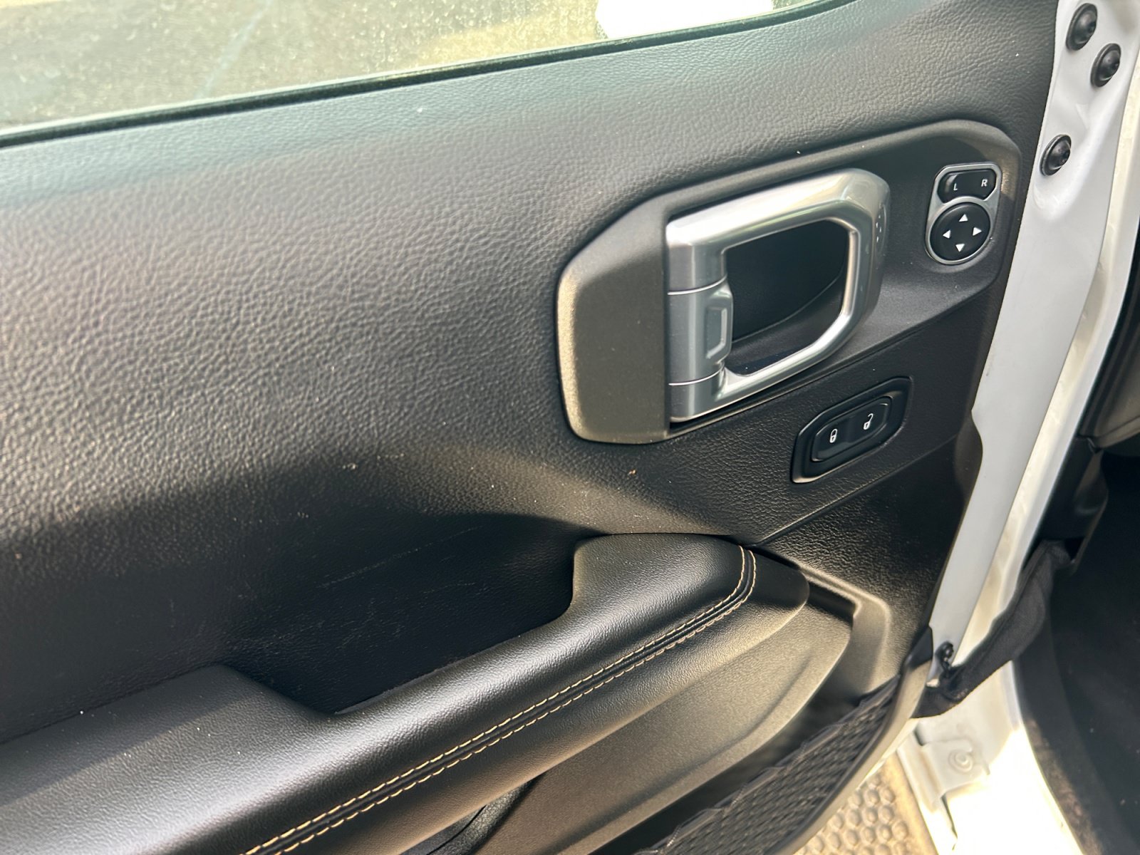 Used 2024 Jeep Wrangler Unlimited Sahara AWD/4WD image 13
