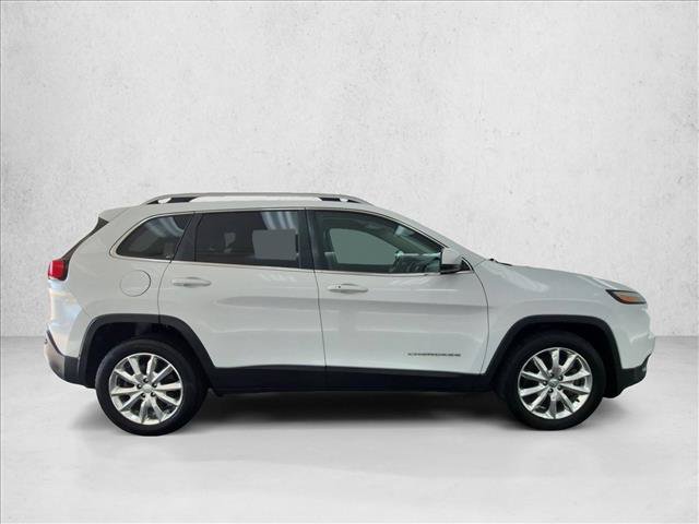 Used 2017 Jeep Cherokee Limited w/ Luxury Group FWD image 4