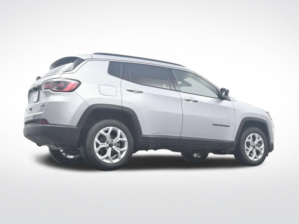 Used 2025 Jeep Compass Latitude image 33