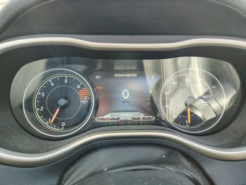 Used 2016 Jeep Cherokee Limited FWD image 14