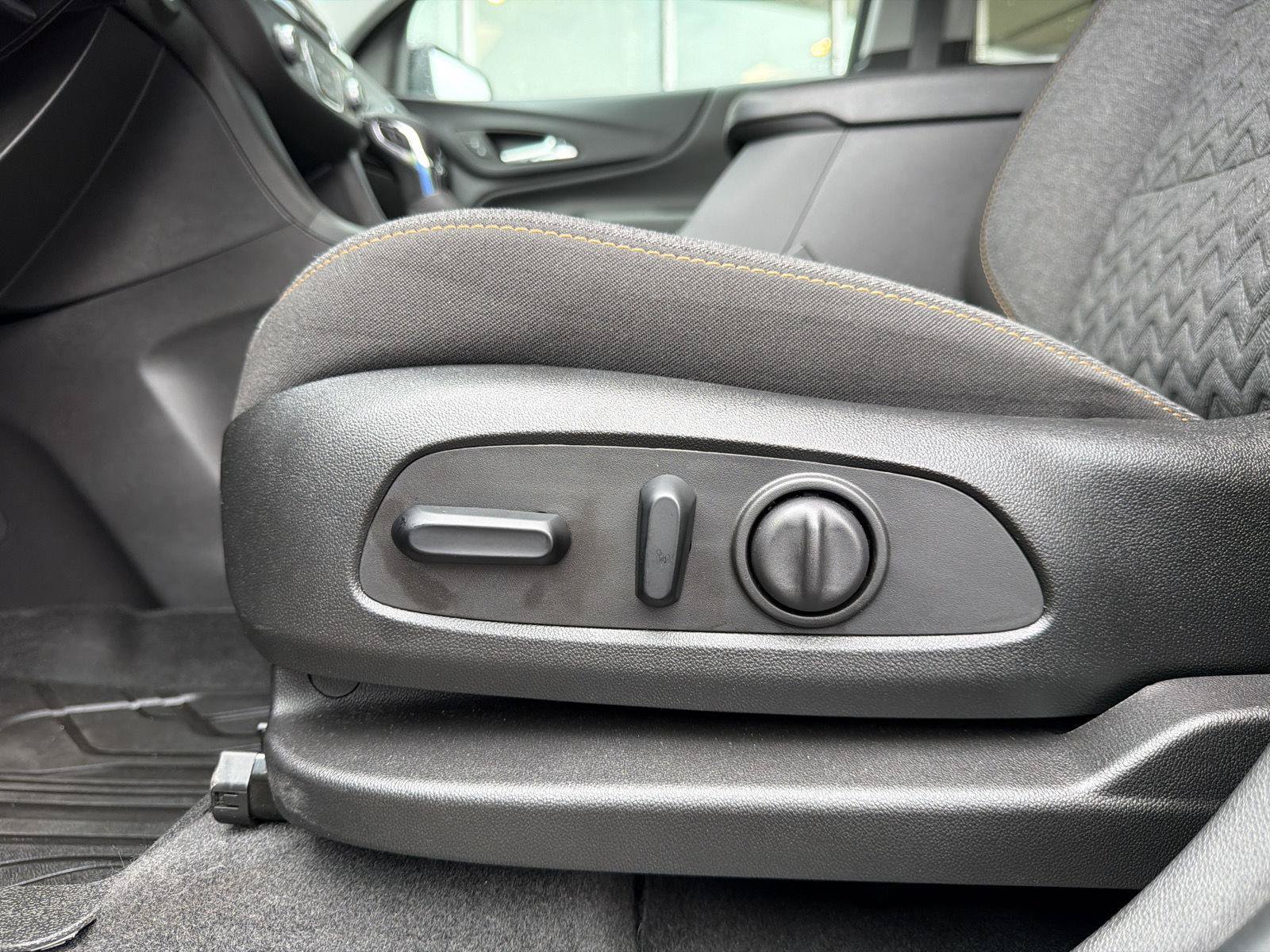 Used 2023 Chevrolet Equinox LT AWD/4WD image 15