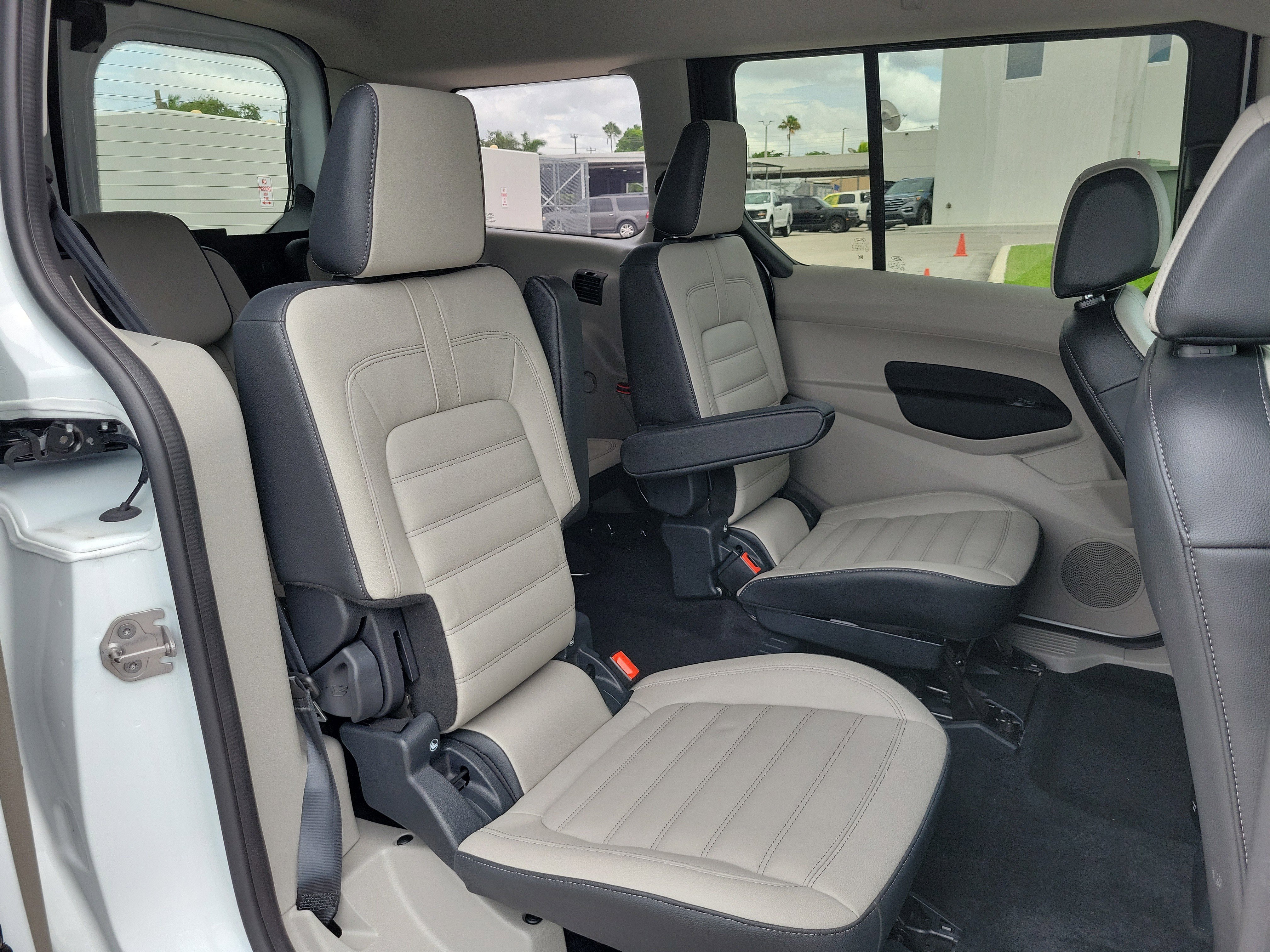 Used 2023 Ford Transit Connect XLT FWD image 12