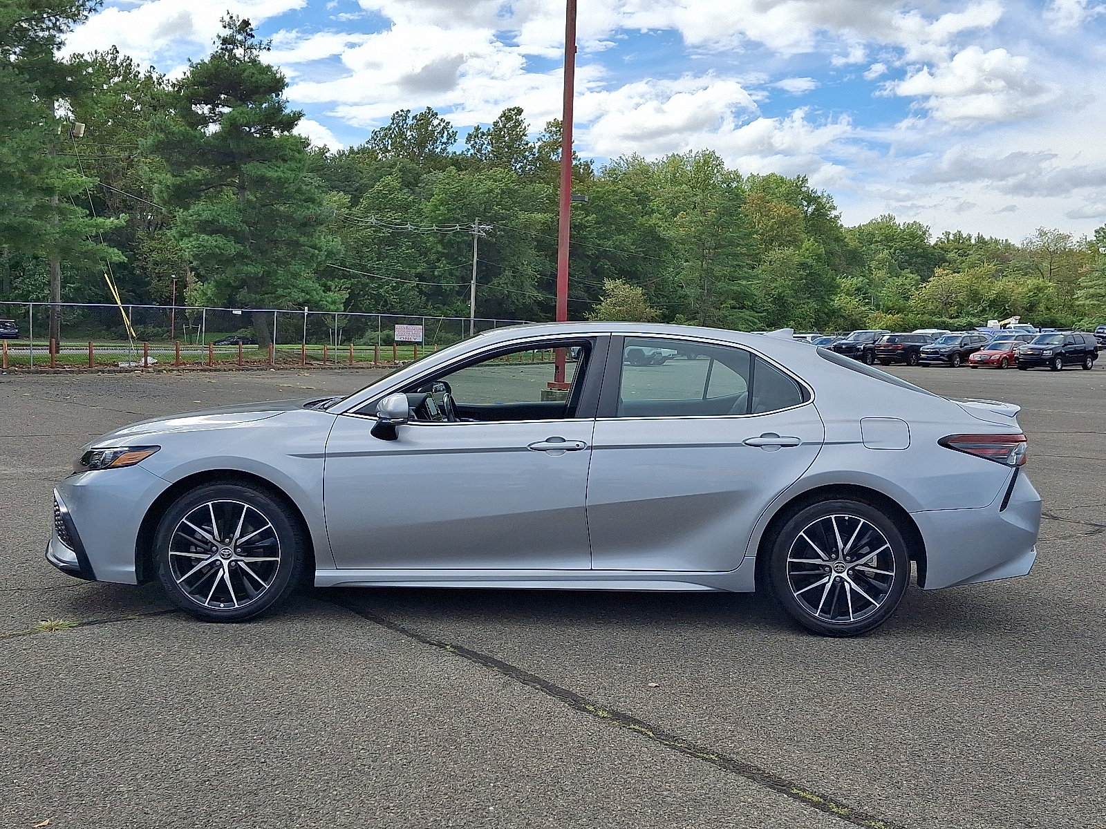 Certified 2023 Toyota Camry SE FWD image 4