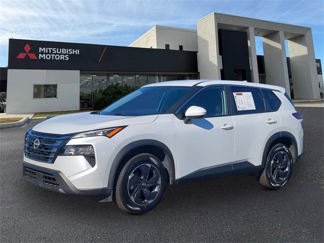 Used 2024 Nissan Rogue SV image 1