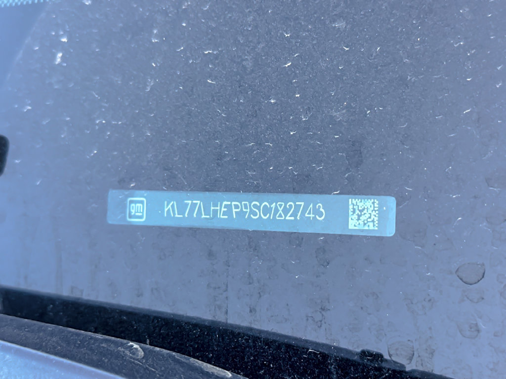 Used 2025 Chevrolet Trax LT FWD image 2