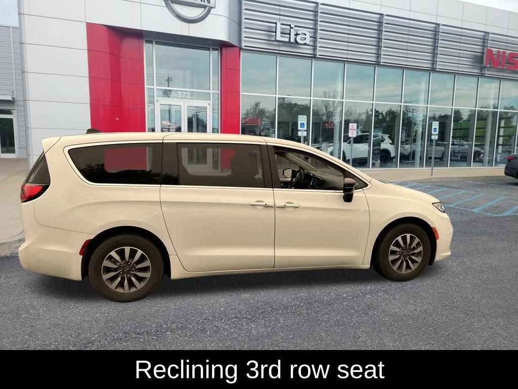 Used 2024 Chrysler Pacifica Limited FWD image 17