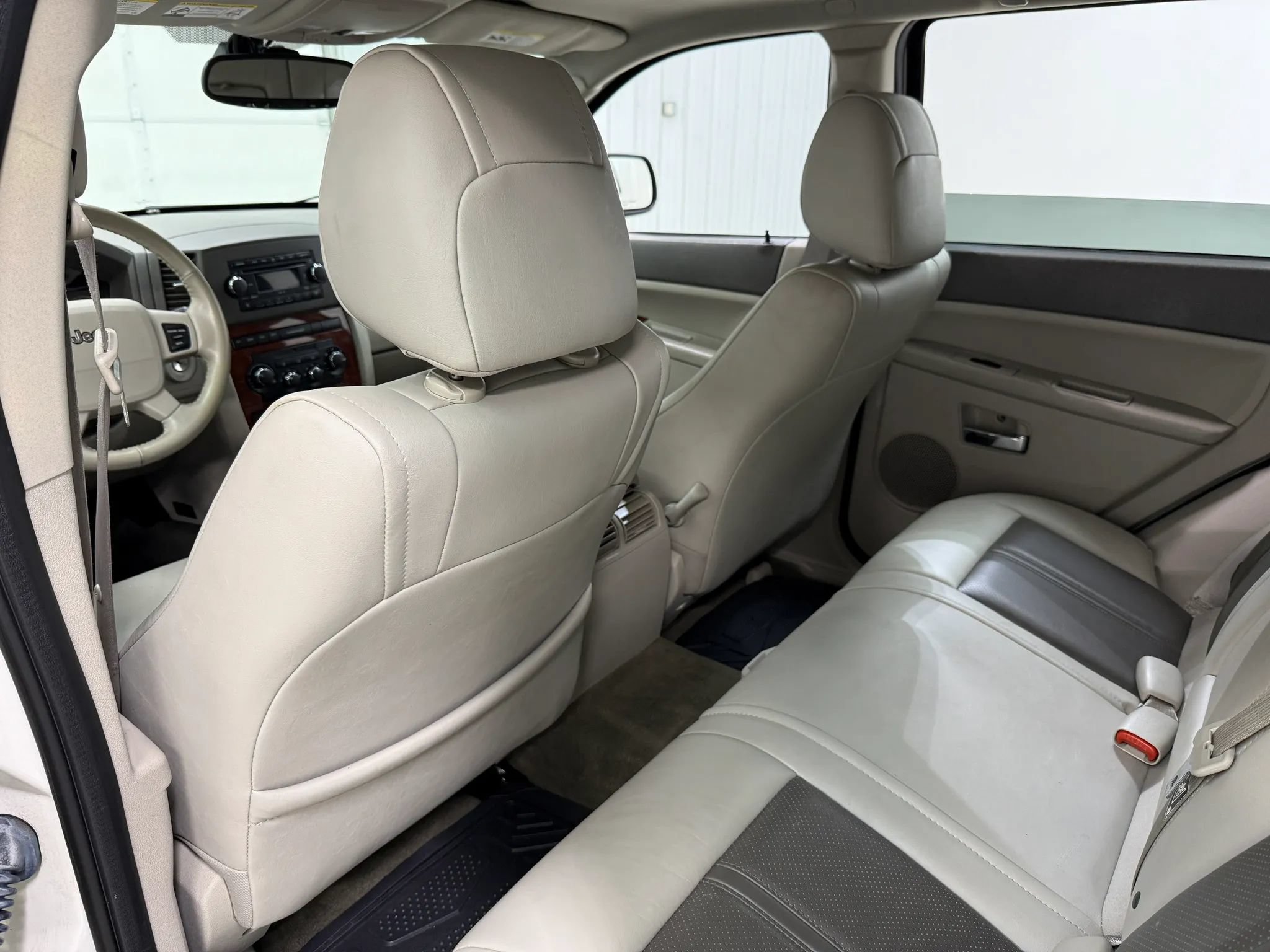 Used 2005 Jeep Grand Cherokee Limited AWD/4WD image 16