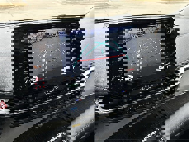 Used 2024 Toyota Sienna Limited image 19