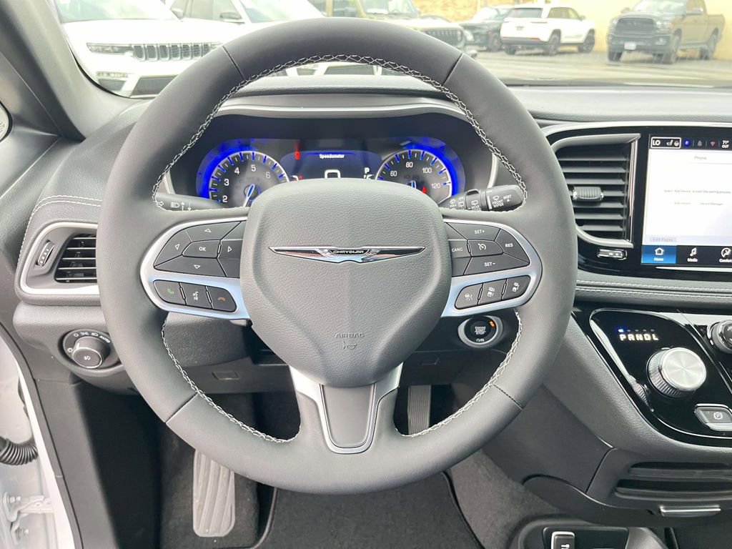 New 2026 Chrysler Pacifica Select image 15