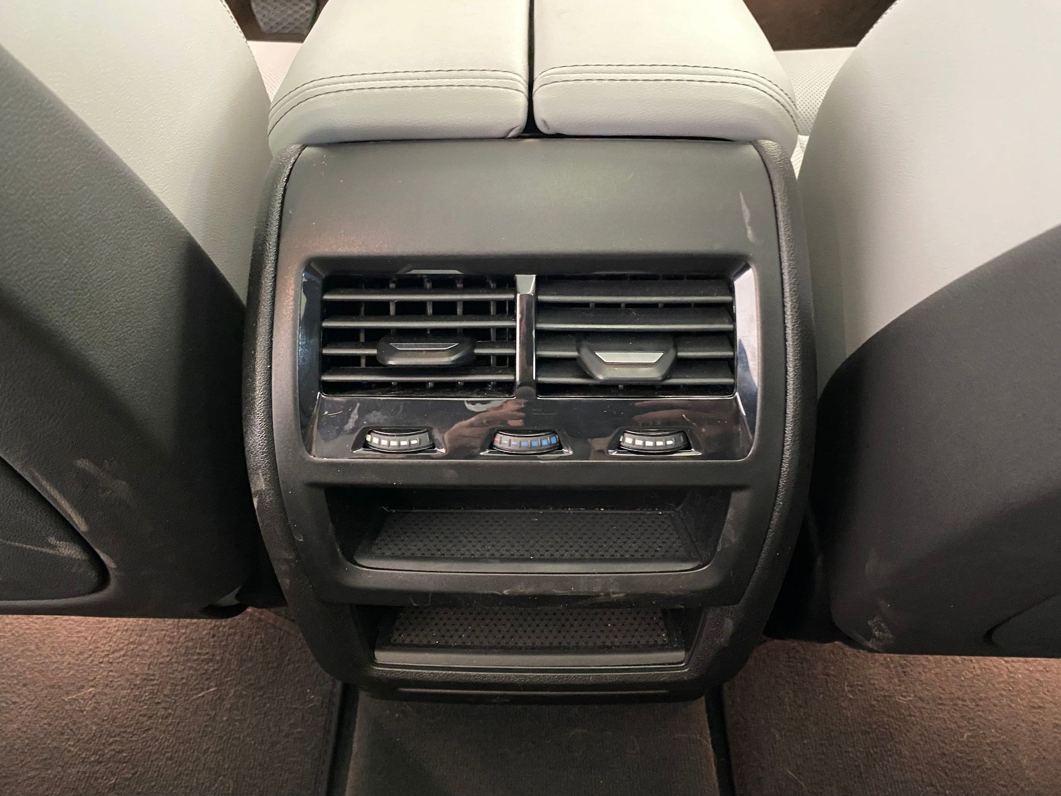 Used 2025 BMW X5 xDrive50e w/ Premium Package image 29