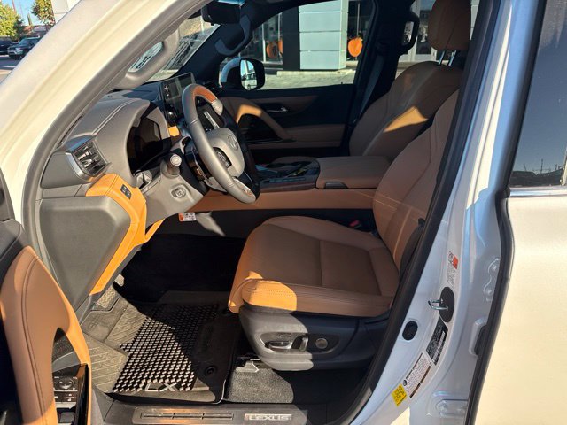 Used 2026 Lexus LX 600 4WD w/ Accessory Package (Z1) image 8