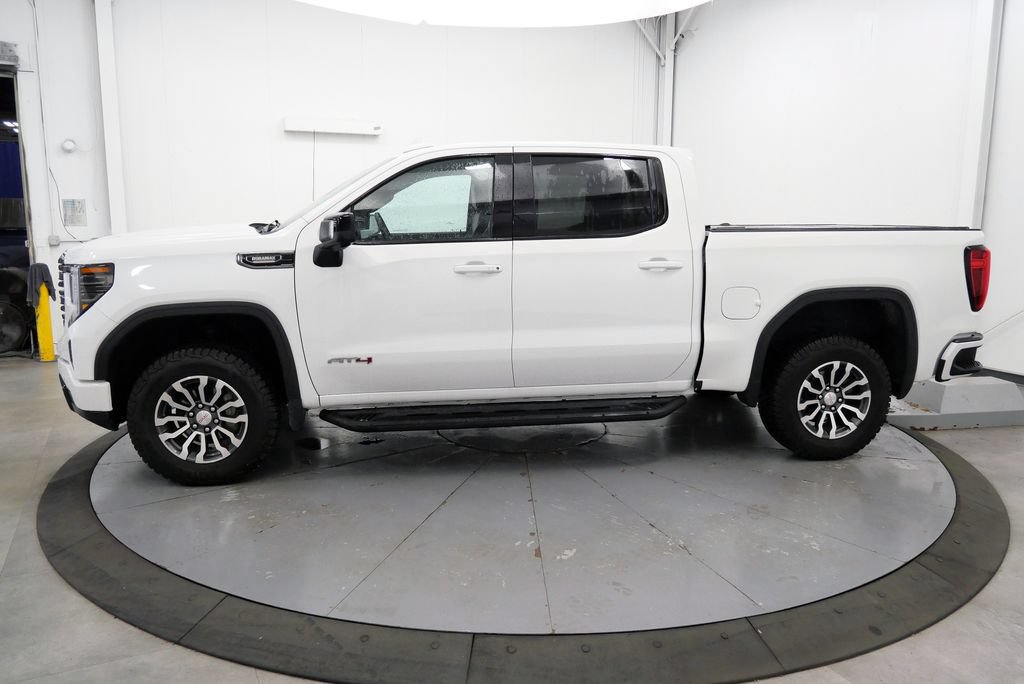 Used 2023 GMC Sierra 1500 AT4 w/ AT4 Premium Package AWD/4WD image 4