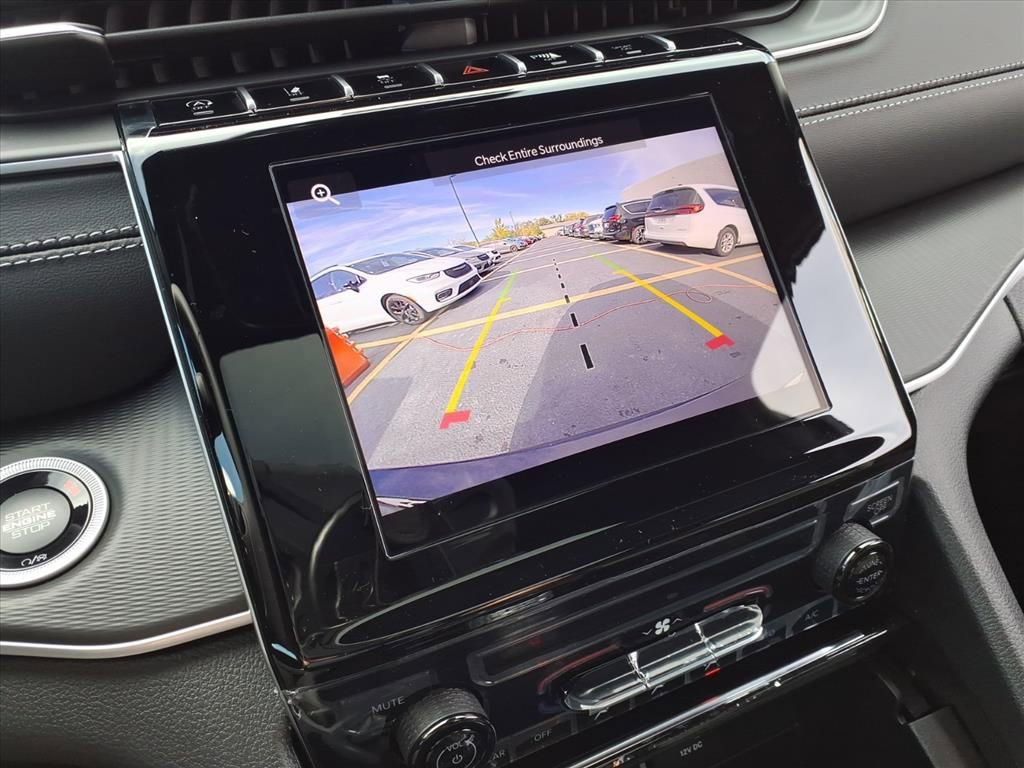 New 2025 Jeep Grand Cherokee L Laredo image 23