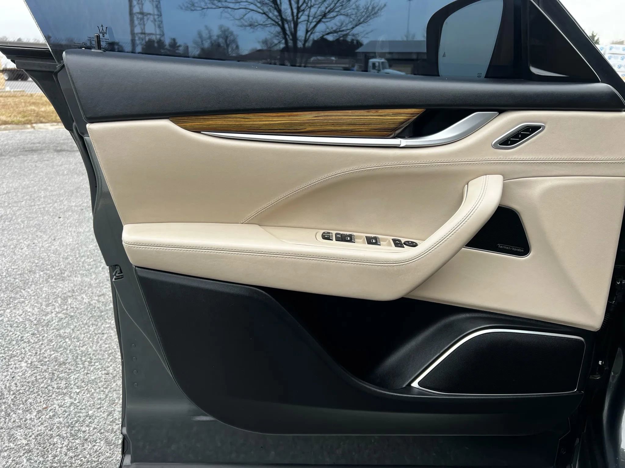 Used 2018 Maserati Levante GranLusso image 26