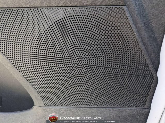 Certified 2025 Kia Sorento LX FWD image 16