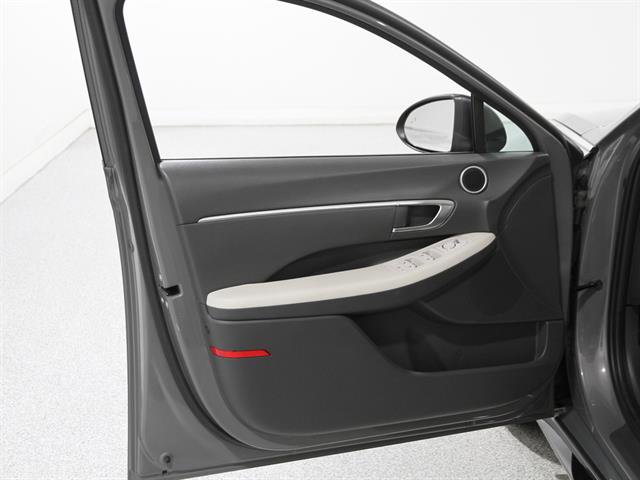 Used 2023 Hyundai Sonata SEL w/ Cargo Package image 4