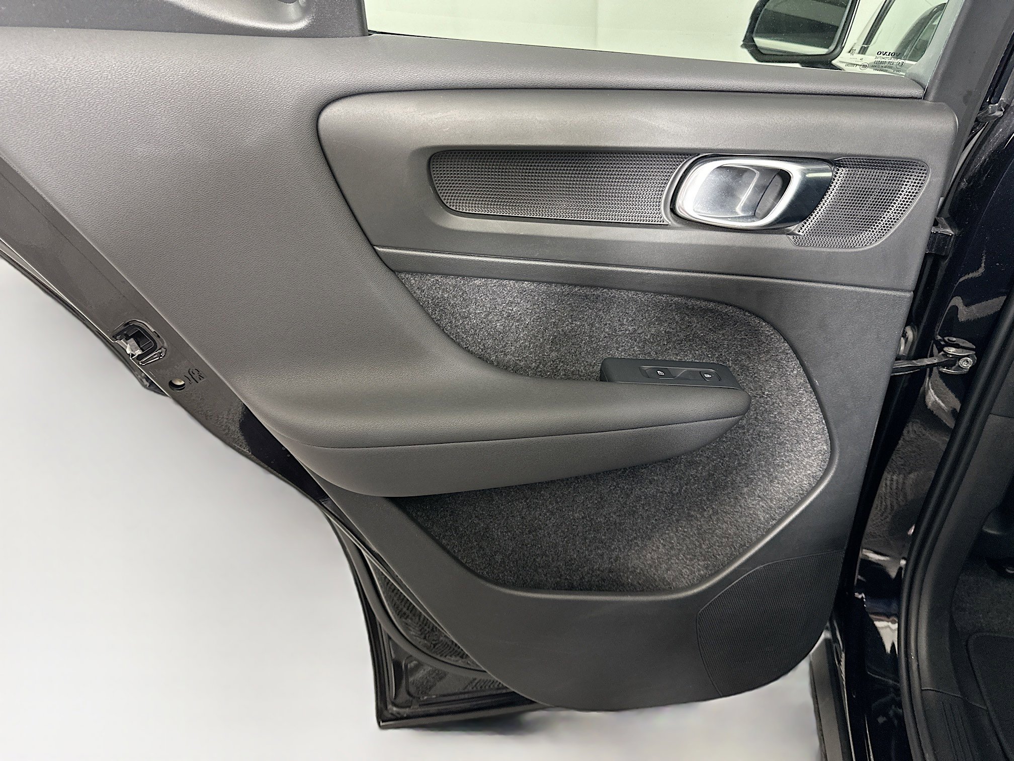 Used 2025 Volvo XC40 B5 Plus AWD/4WD image 27