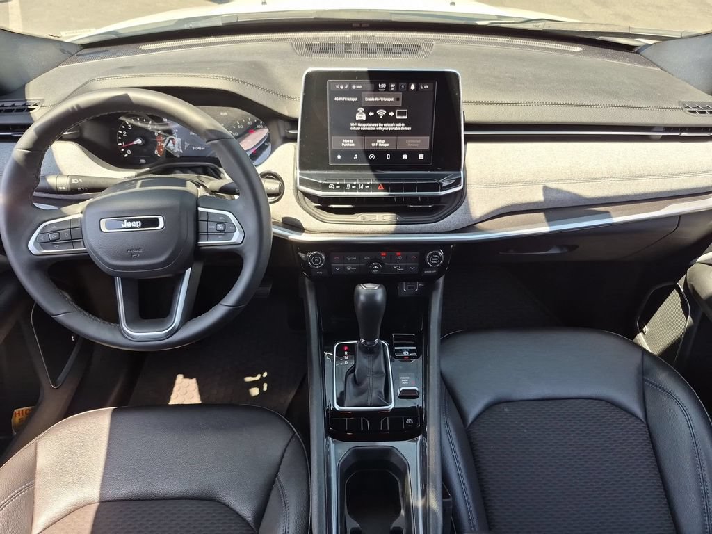Used 2025 Jeep Compass Latitude w/ Sun & Sound Group AWD/4WD image 26