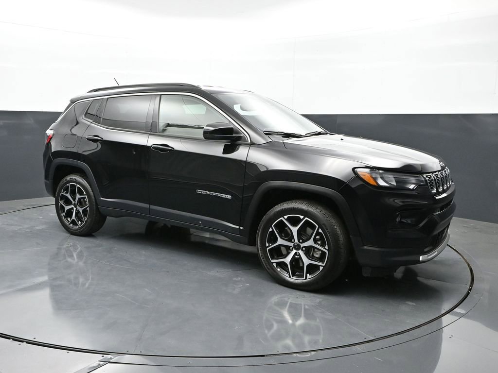 Used 2025 Jeep Compass Limited AWD/4WD image 5