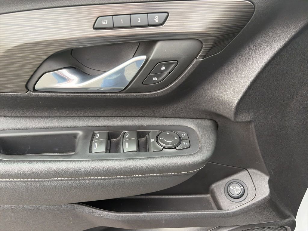 Used 2024 GMC Terrain SLT image 14