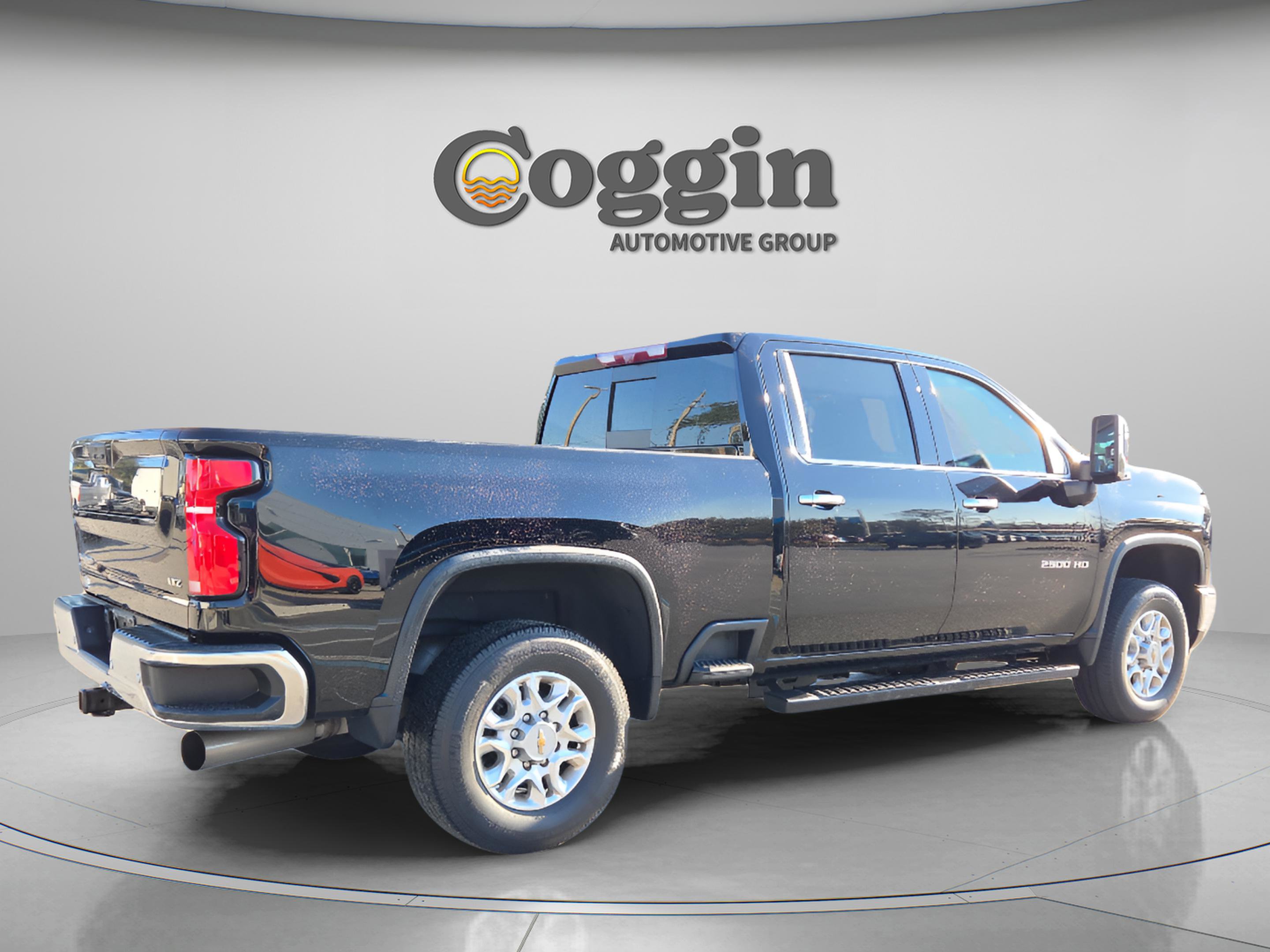 Used 2024 Chevrolet Silverado 2500 LTZ w/ LTZ Premium Package image 6