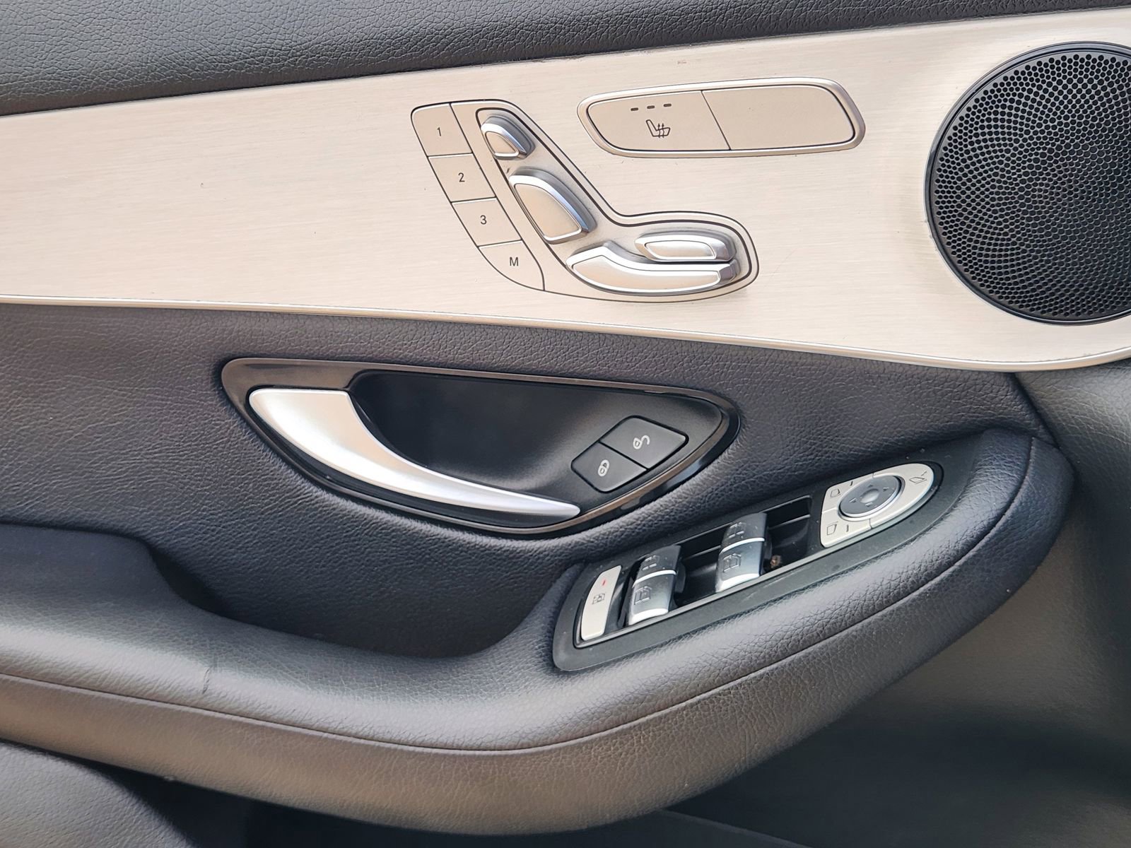 Used 2019 Mercedes-Benz GLC 300 4MATIC image 22