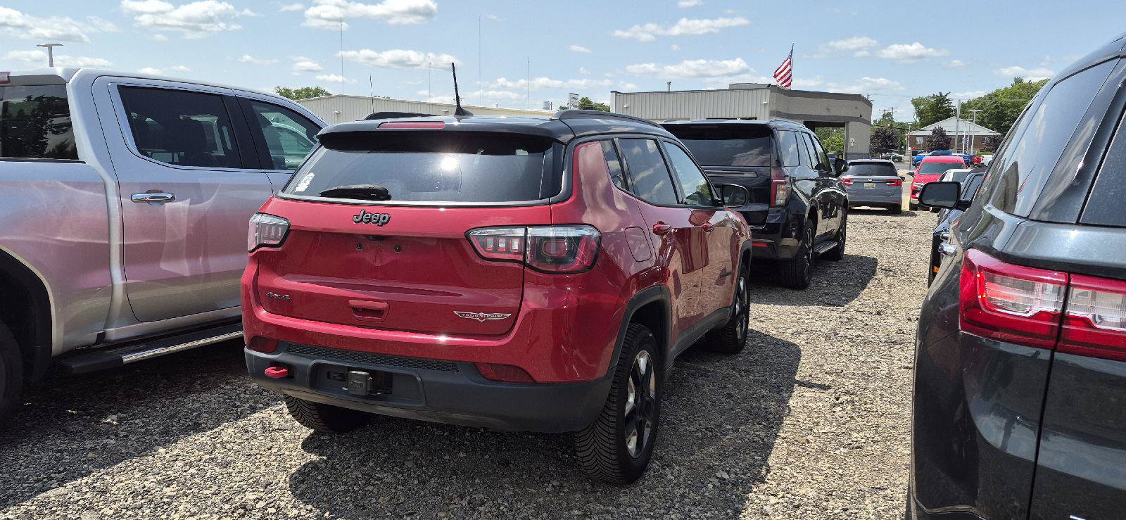 Used 2017 Jeep Compass Trailhawk w/ Leather Interior Group AWD/4WD image 3