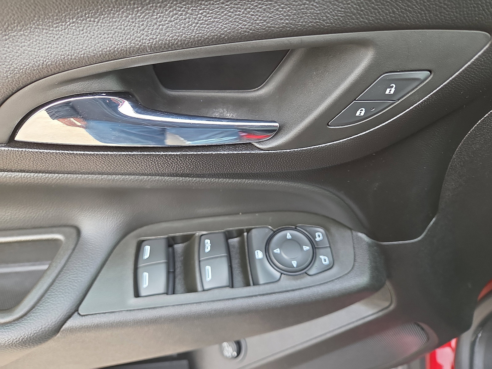 Used 2024 Chevrolet Equinox LT image 32