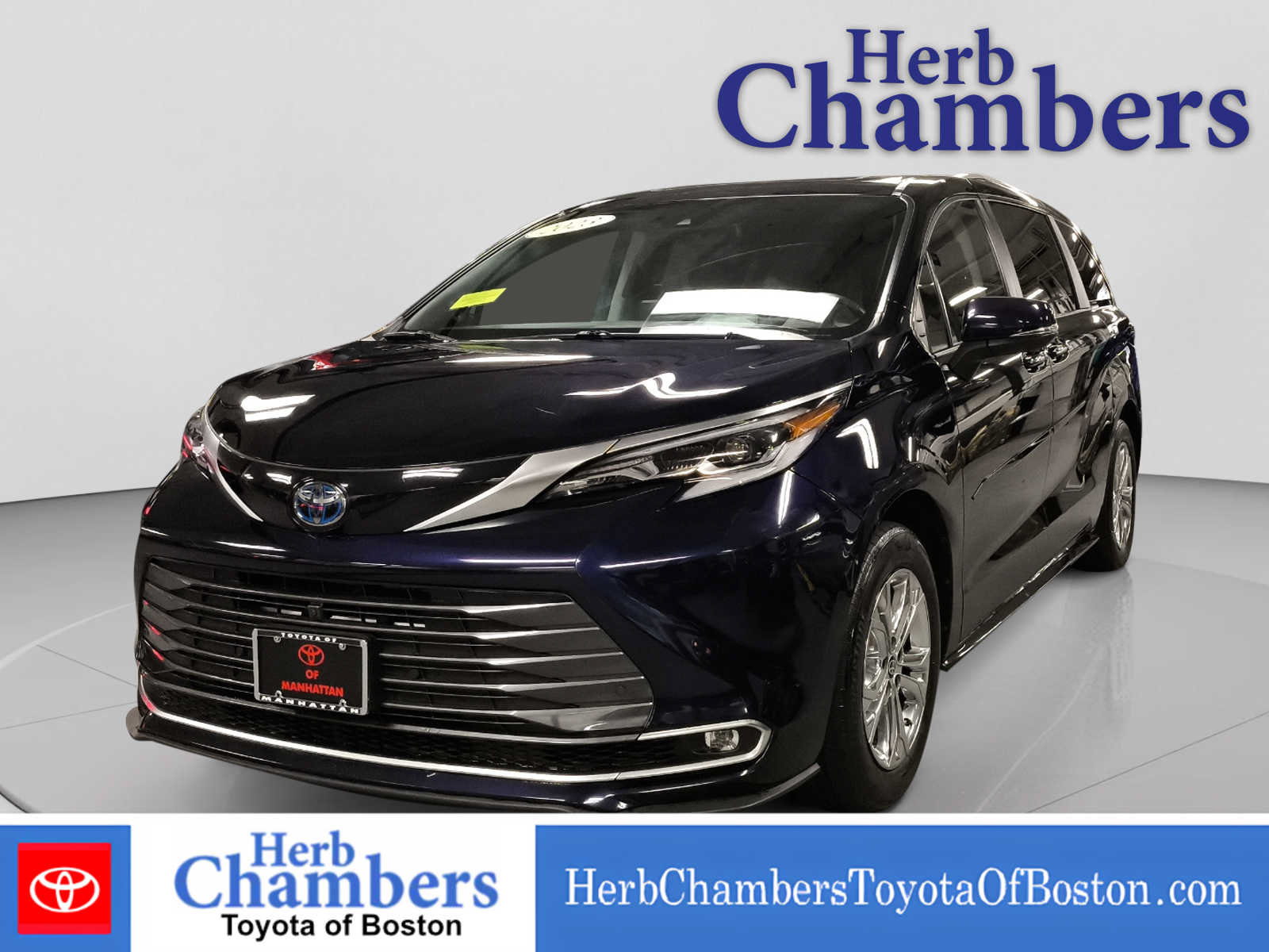 Used 2023 Toyota Sienna Platinum AWD/4WD image 10