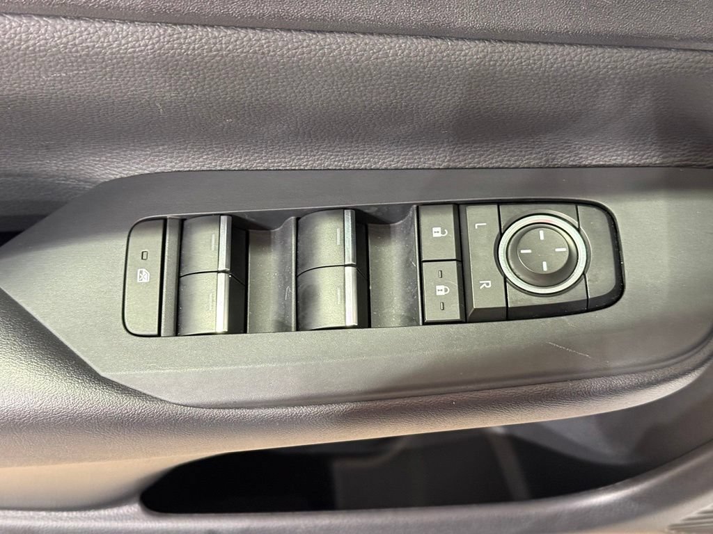 Used 2024 Toyota Prius Prime FWD image 17