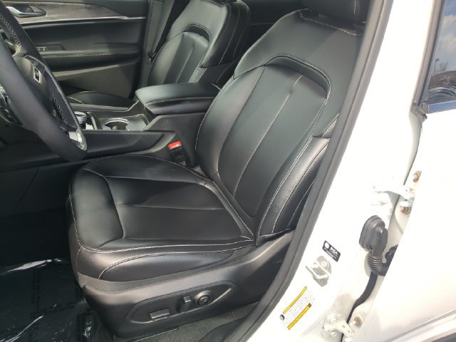 Used 2025 Jeep Grand Cherokee Limited RWD image 23