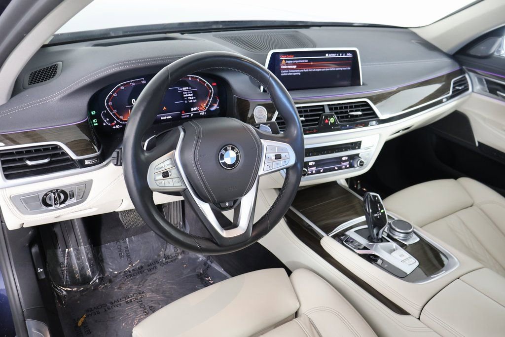 Used 2020 BMW 740i w/ Premium Package image 7