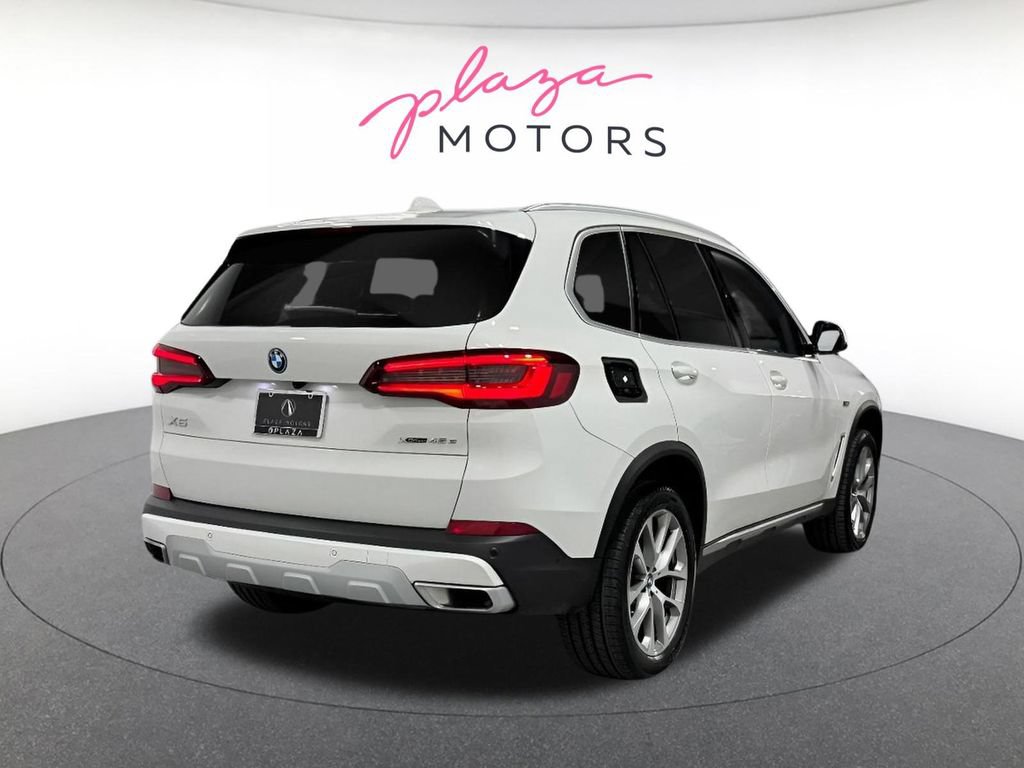 Certified 2023 BMW X5 xDrive45e w/ Climate Comfort Package AWD/4WD image 5