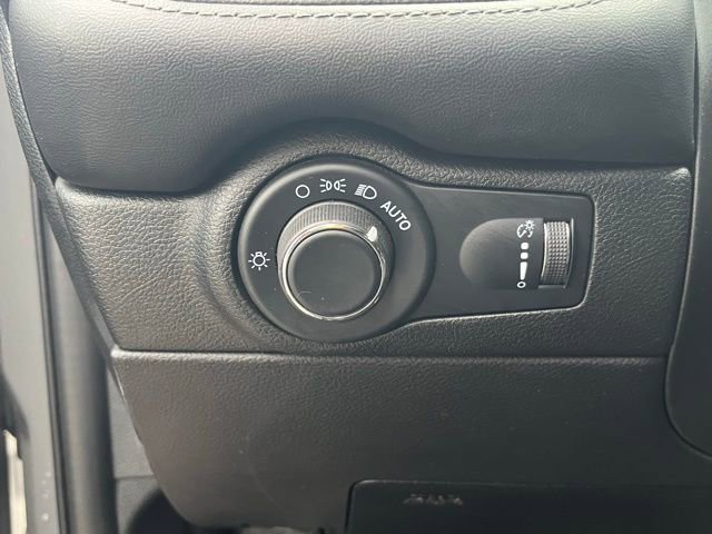 Used 2023 Dodge Durango SXT w/ SXT Blacktop Group image 6