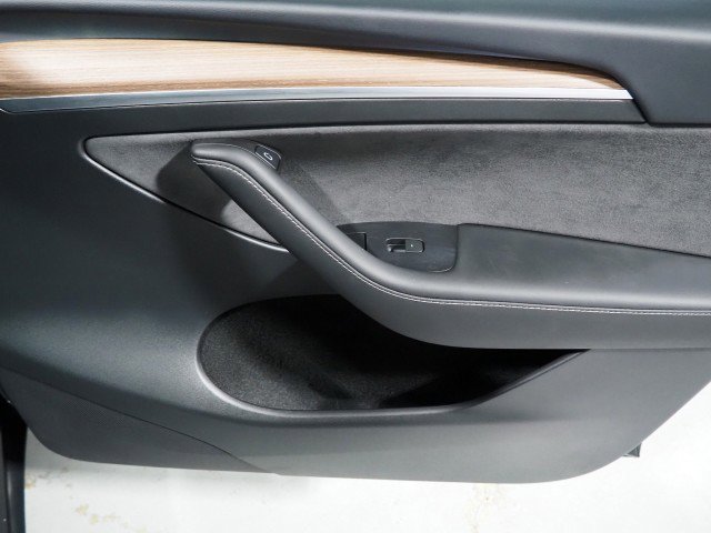 Used 2024 Tesla Model Y Performance image 54