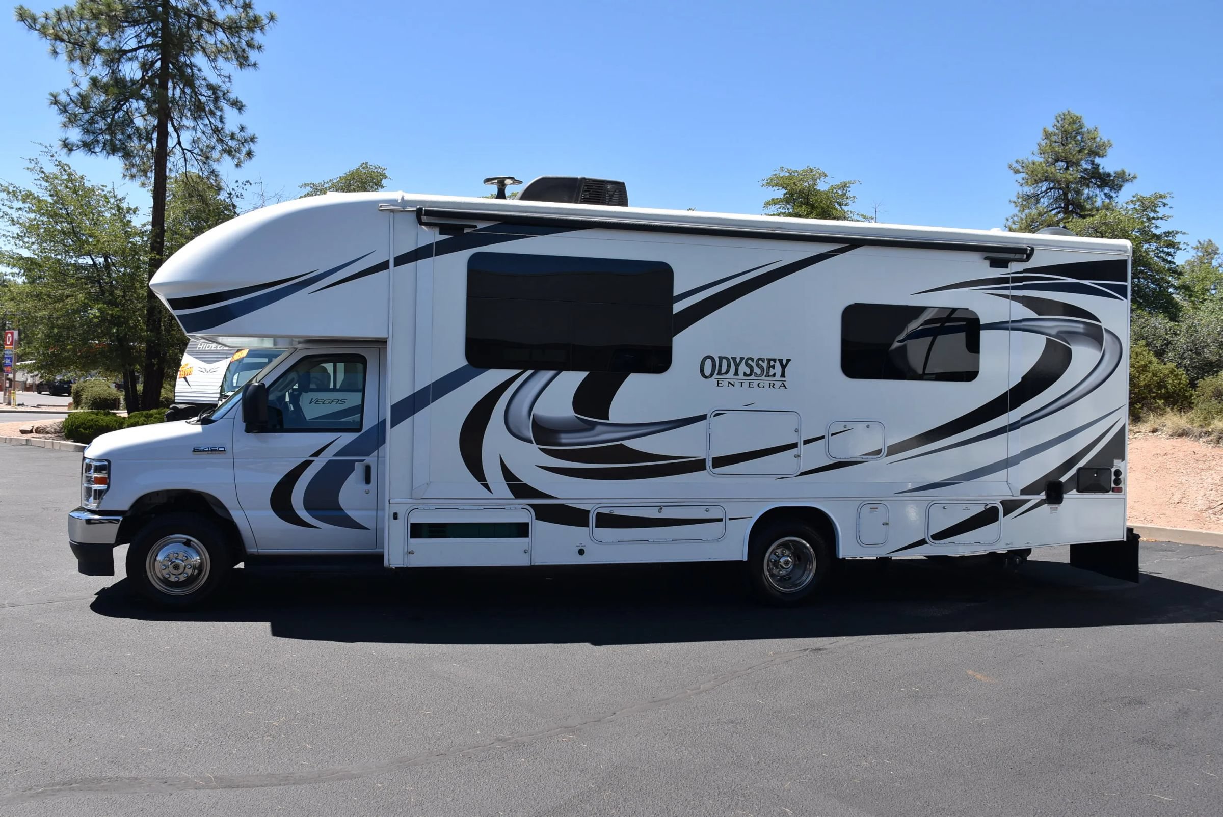 Used 2021 Ford E-450 and Econoline 450 Super Duty w/ Motorhome Prep Package RWD image 2