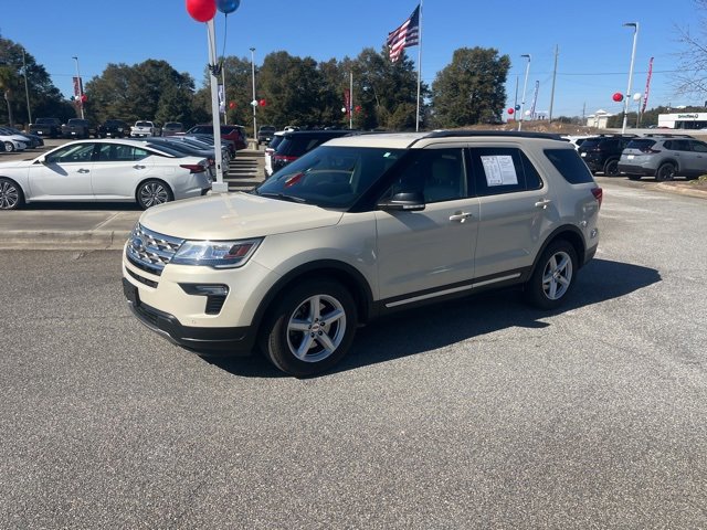 Used 2018 Ford Explorer XLT w/ Equipment Group 202A image 3