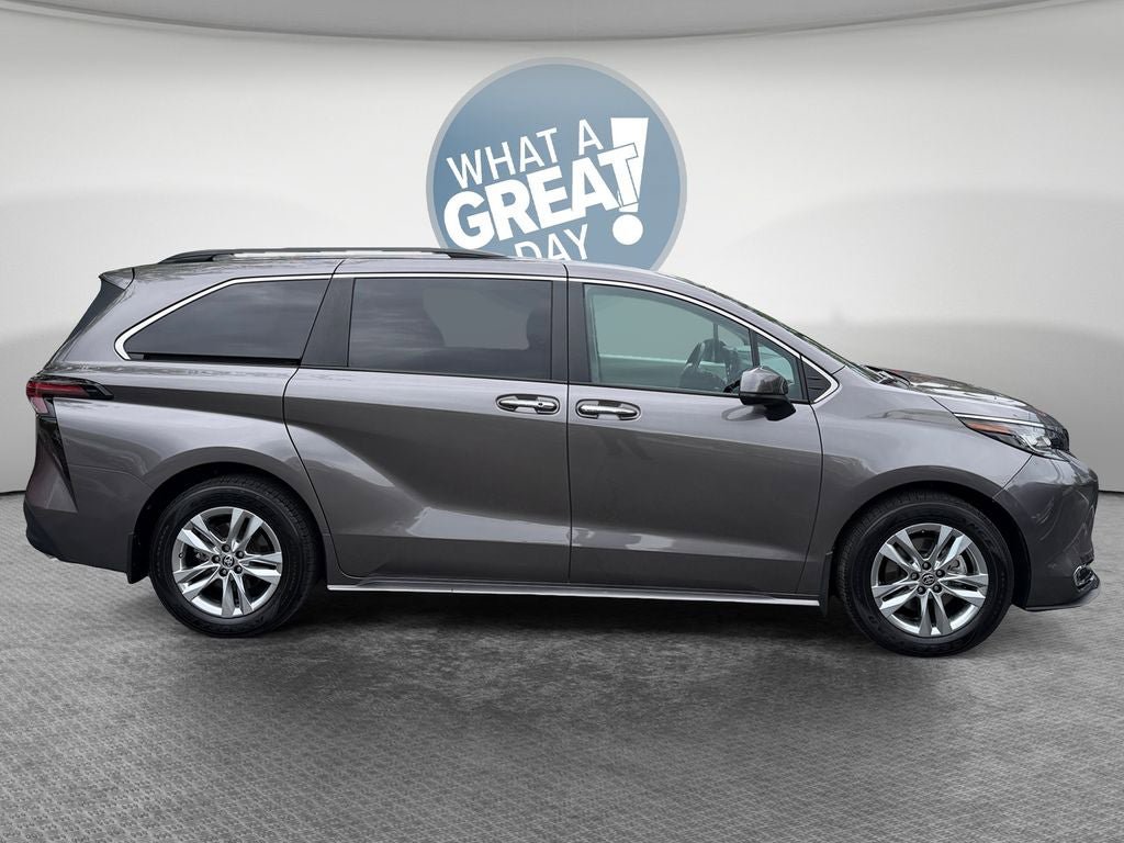 Used 2023 Toyota Sienna XLE w/ XLE Plus Package AWD/4WD image 2