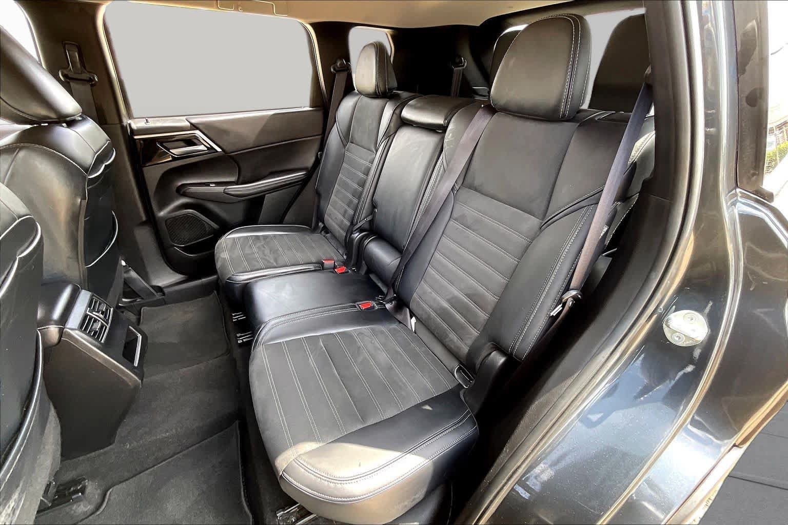 Used 2024 Mitsubishi Outlander SE AWD/4WD image 17